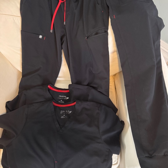 Fabletics scrubs - Picture 2 of 5